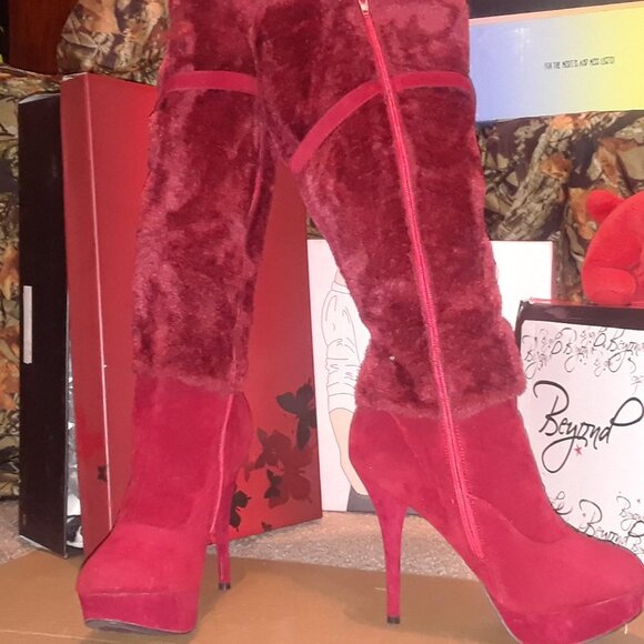 KNEE HIGH BOOTS - Picture 1 of 3